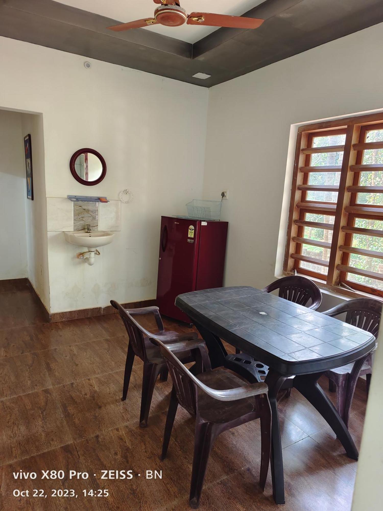Sunshine Service Villa Канур Екстериор снимка