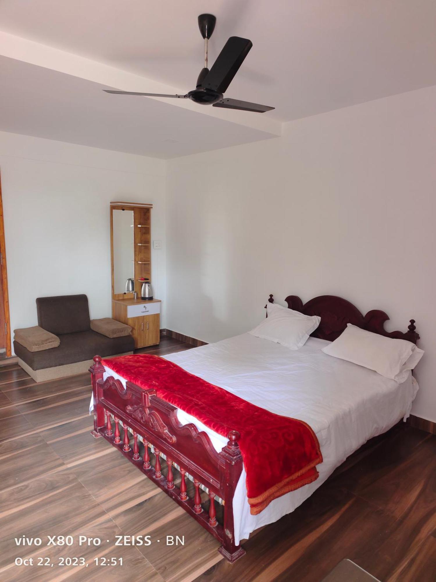 Sunshine Service Villa Канур Екстериор снимка