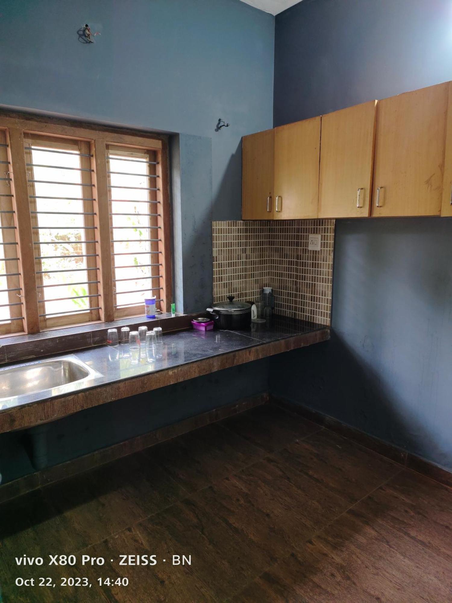 Sunshine Service Villa Канур Екстериор снимка
